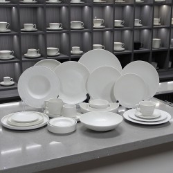 Wholesale Crockery Items Dinner Sets for Restaurant White Ceramic Plate Set Dinnerware Nordic Plates and Bowls Tableware Set