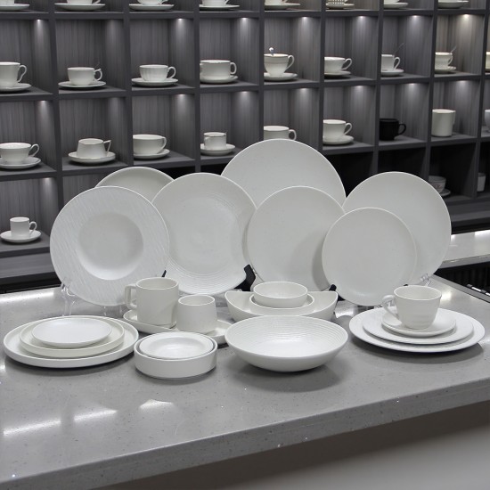 Wholesale Crockery Items Dinner Sets for Restaurant White Ceramic Plate Set Dinnerware Nordic Plates and Bowls Tableware Set