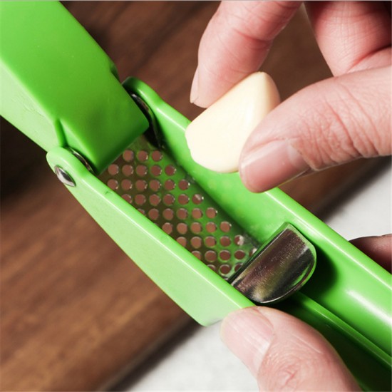 Eco-Friendly Garlic Mincer Press Easy-to-Clean Handy Metal and PP Plastic Chopper for Vegetables and Foods