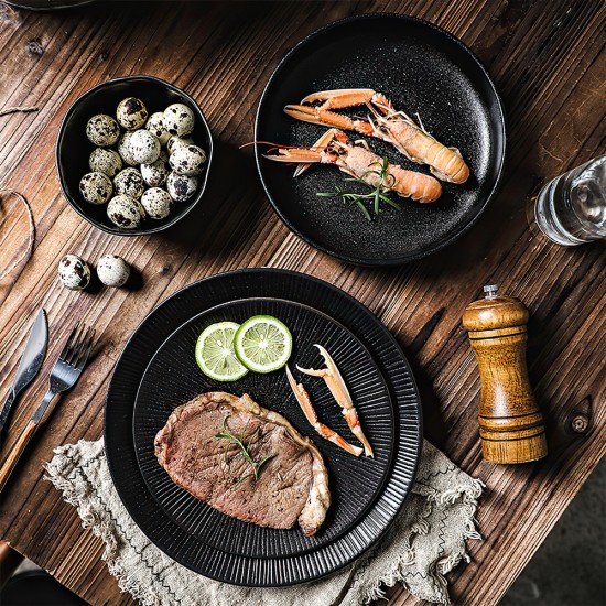 Wholesale Japanese Ceramic Striped Plates 10 Inch Matte Black Dinner Plates for Steak and Pasta